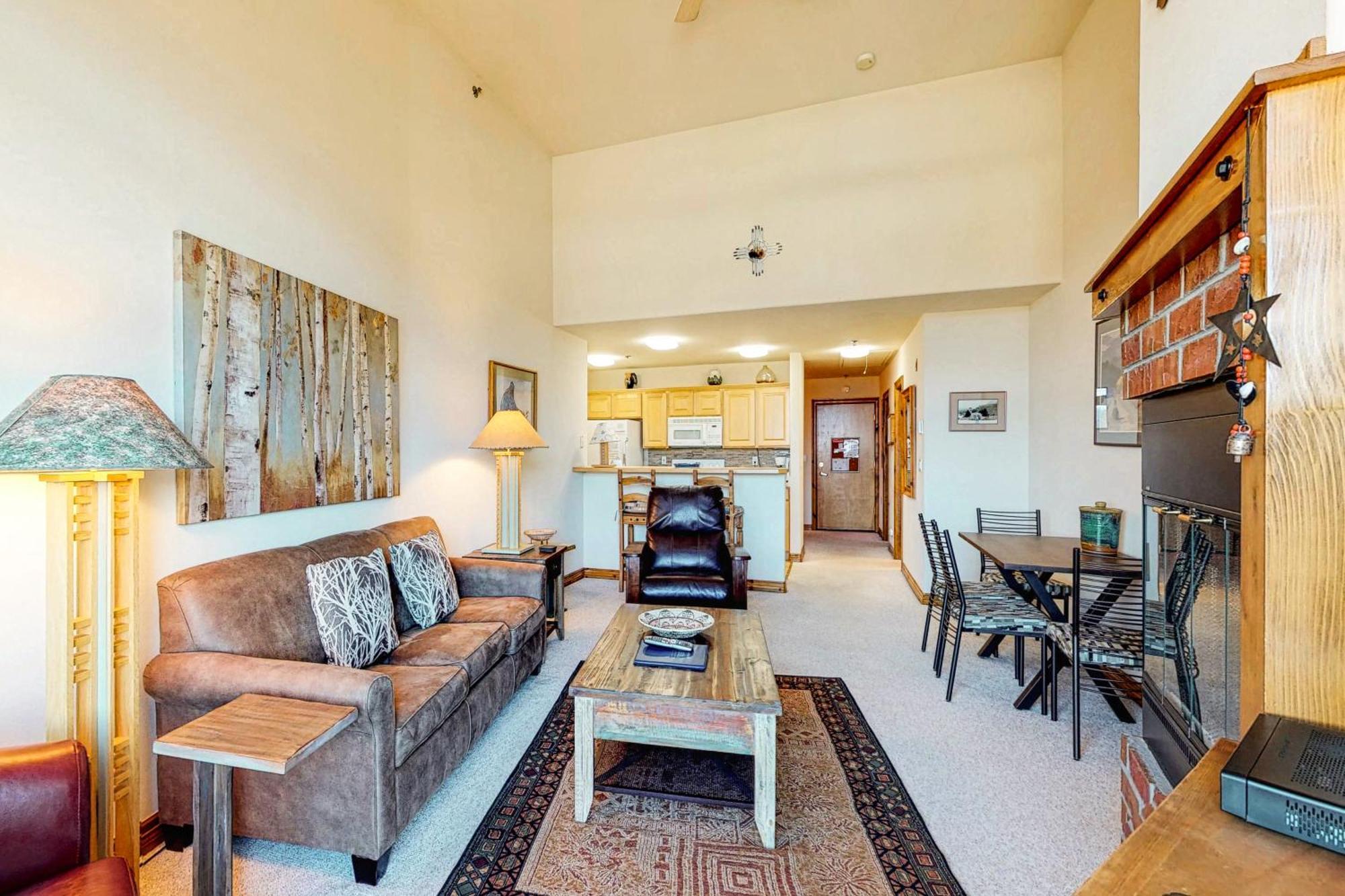 Dillon Commons Hotel Стая снимка