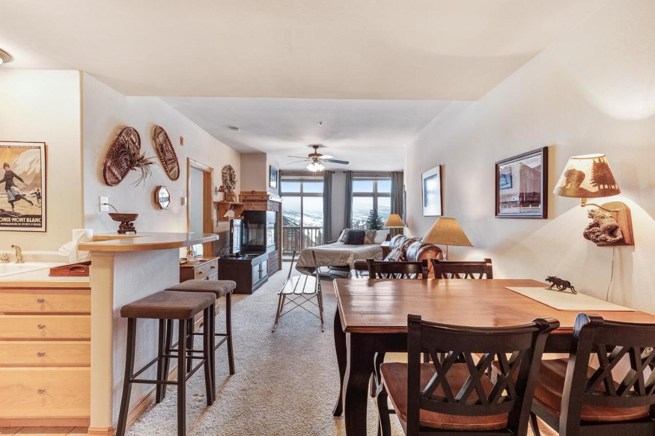 Dillon Commons Hotel Екстериор снимка